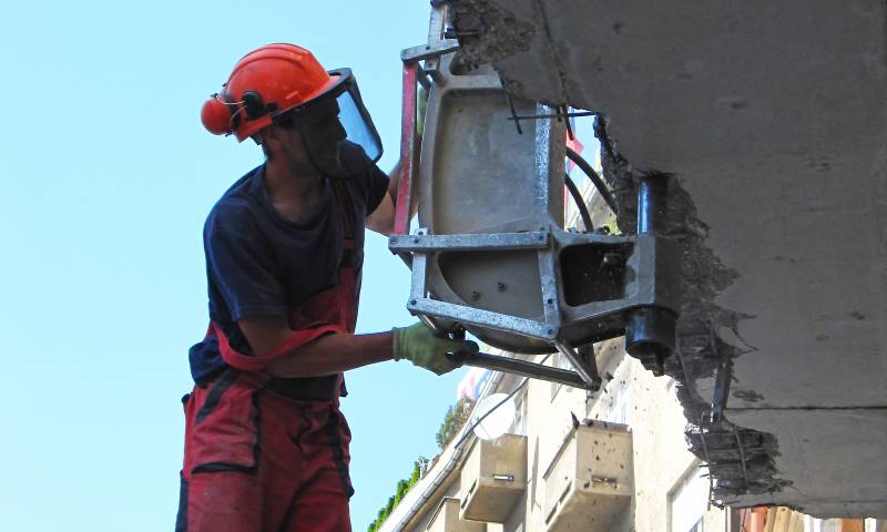 ROZRUŠOVANIE HYDRAULICKÝMI KLIEŠŤAMI