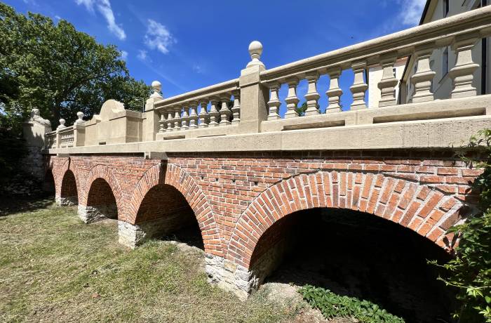 STUPAVSKÝ KAŠTIEĽ MOST 