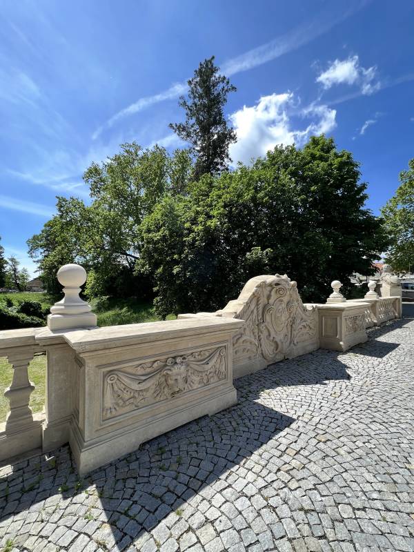 STUPAVSKÝ KAŠTIEĽ MOST 