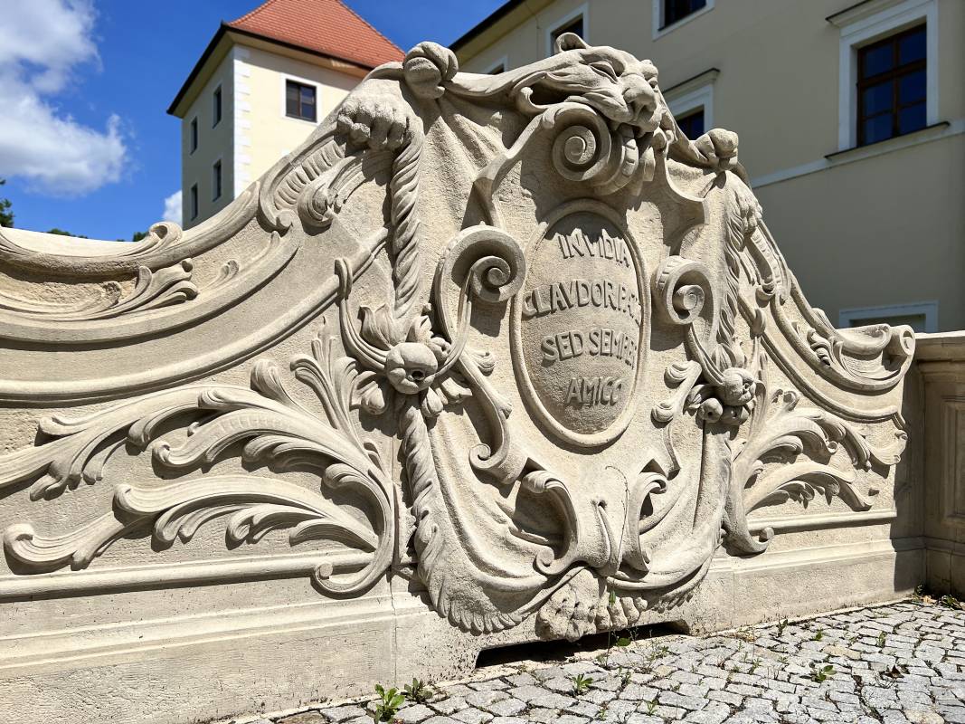 STUPAVSKÝ KAŠTIEĽ MOST 