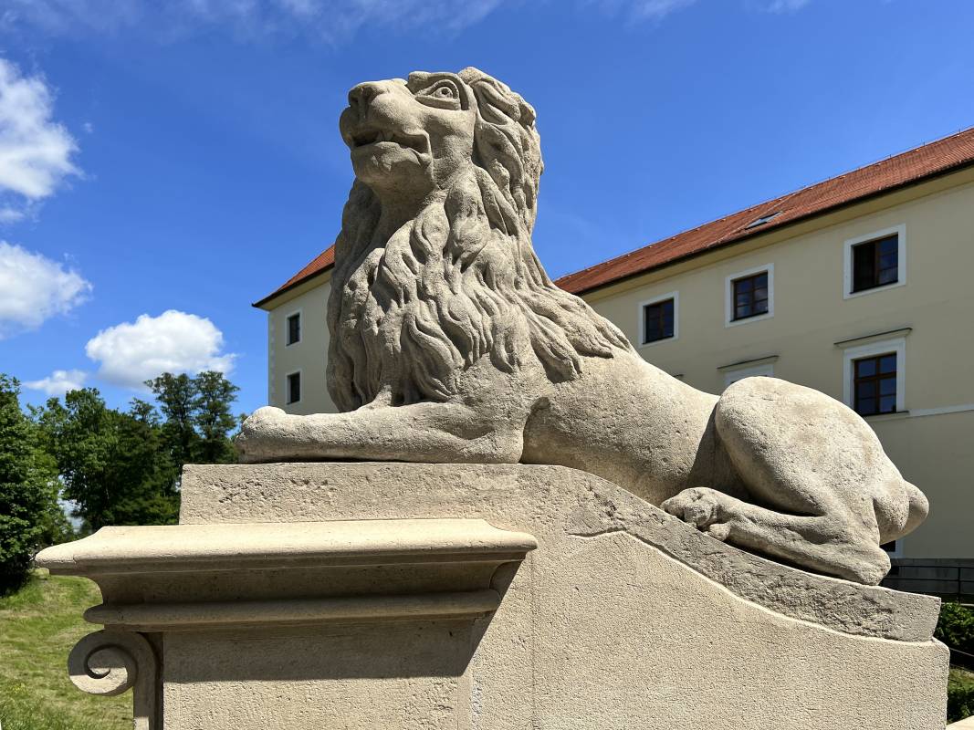 STUPAVSKÝ KAŠTIEĽ MOST 
